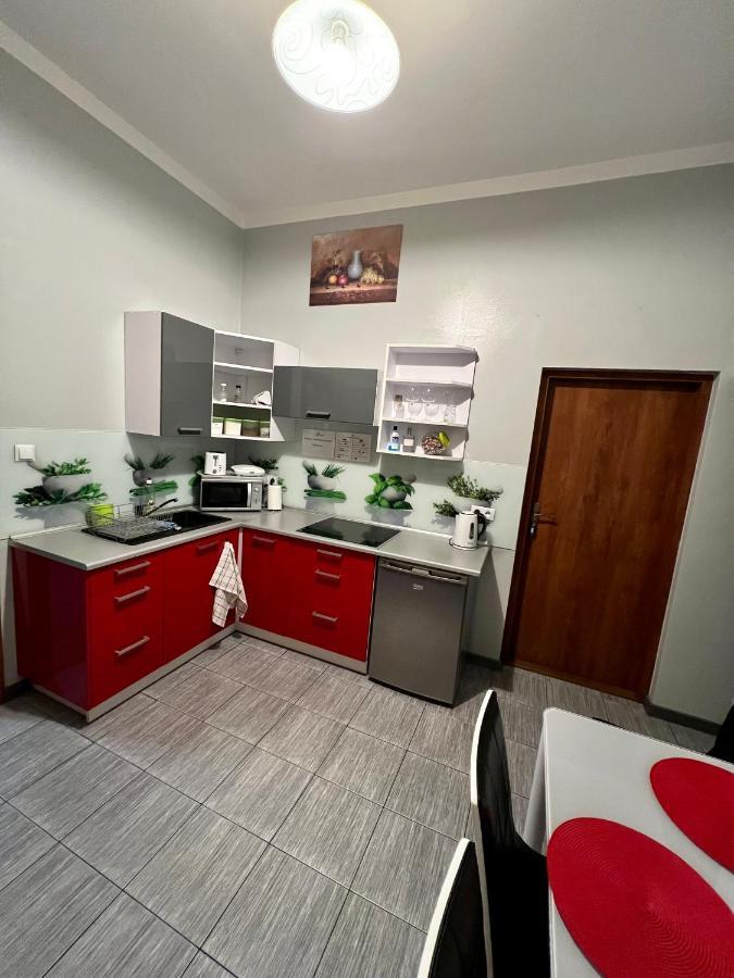 Apartamenty Ostrowiec - Pokoje Goscinne Centrum Ostrowiec Świętokrzyski Exterior foto